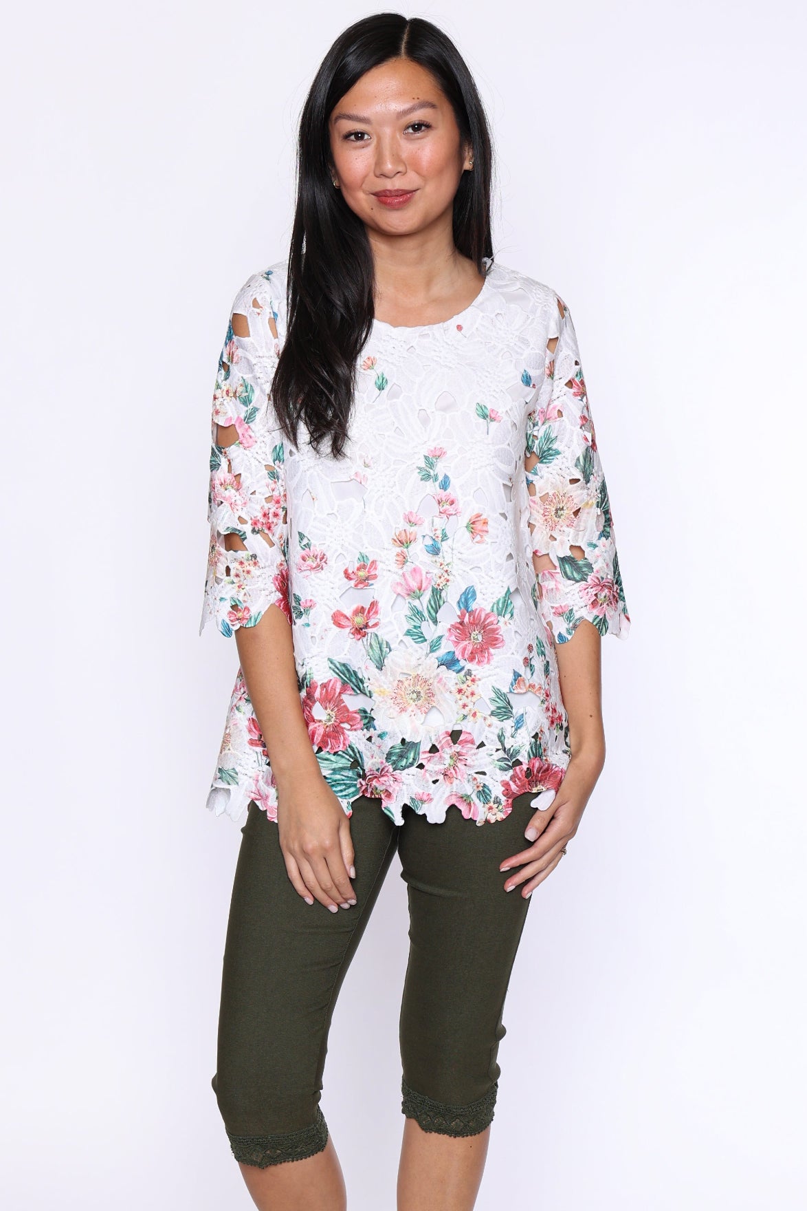Lace Trim Pull-On Capri Pants