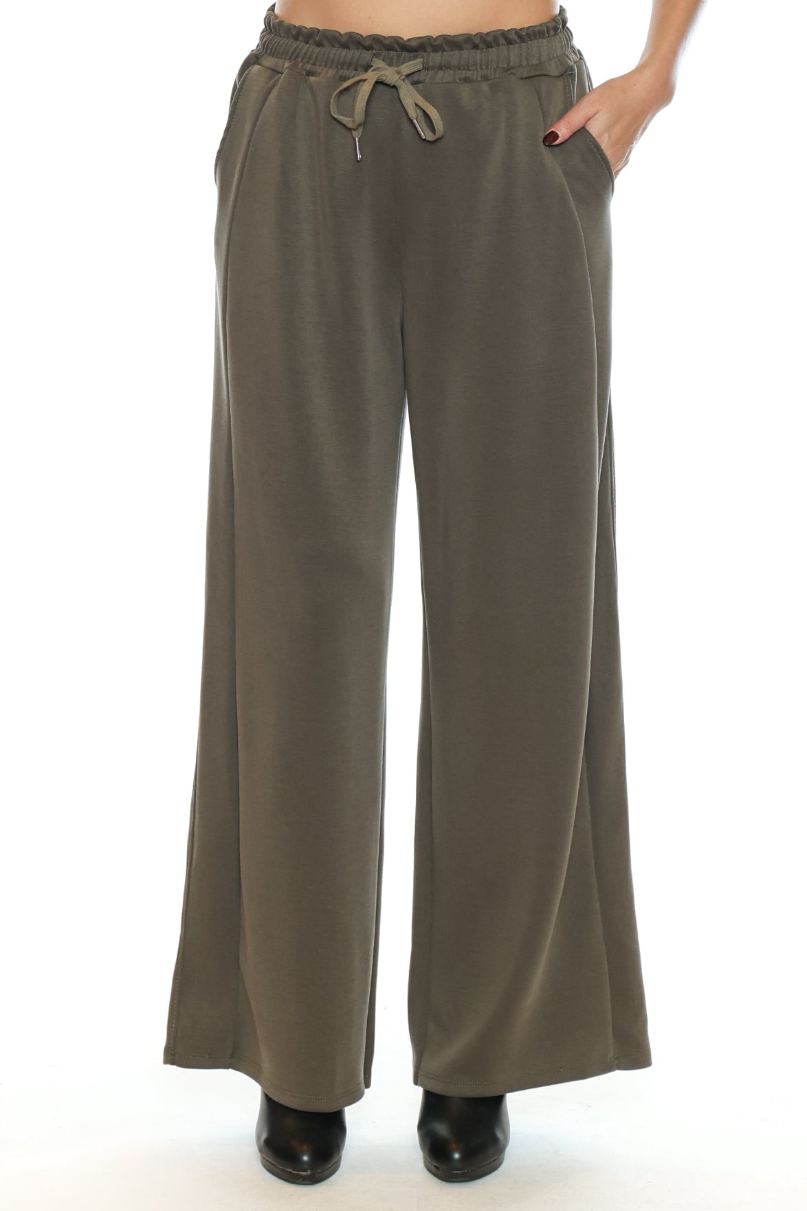 Everyday Wide Leg Pull-On Pant