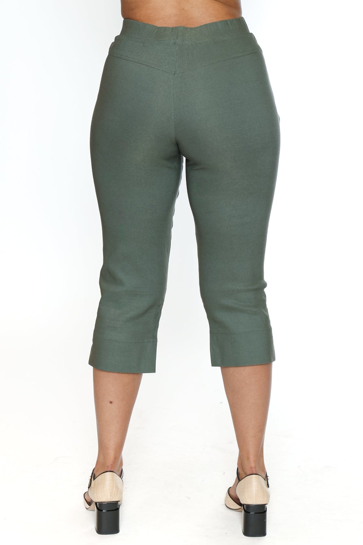 Button Detail Capri Pants