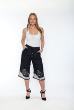 Load image into Gallery viewer, Rayon Capris
